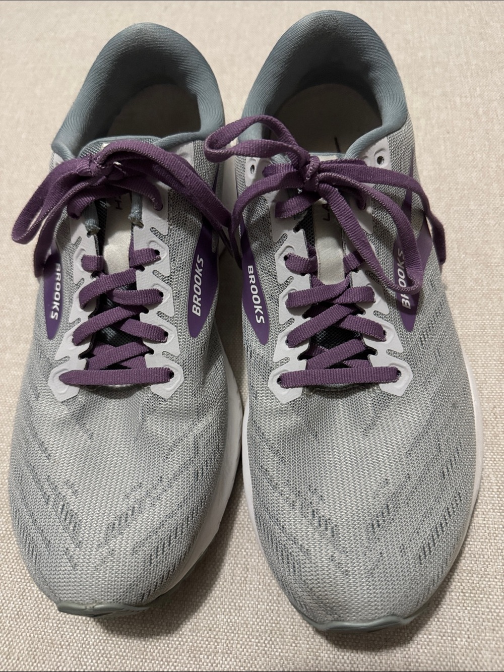 Wmns Sz 10 Brooks Launch 7 Medium Neutral Running Shoes-Gray/Purple/White-GUC - Picture 3 of 16